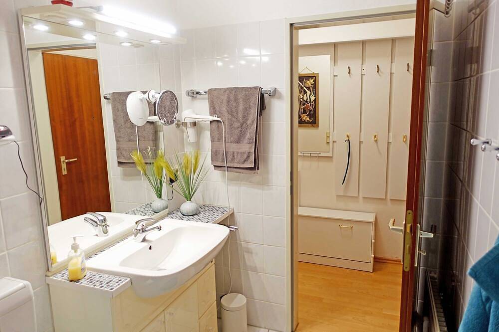 Ganze Wohnung, Ferienwohnung Victoria mit Terrasse und Gartenblick - Ferienwohnung Victoria mit in Gustow, Stralsund Umland