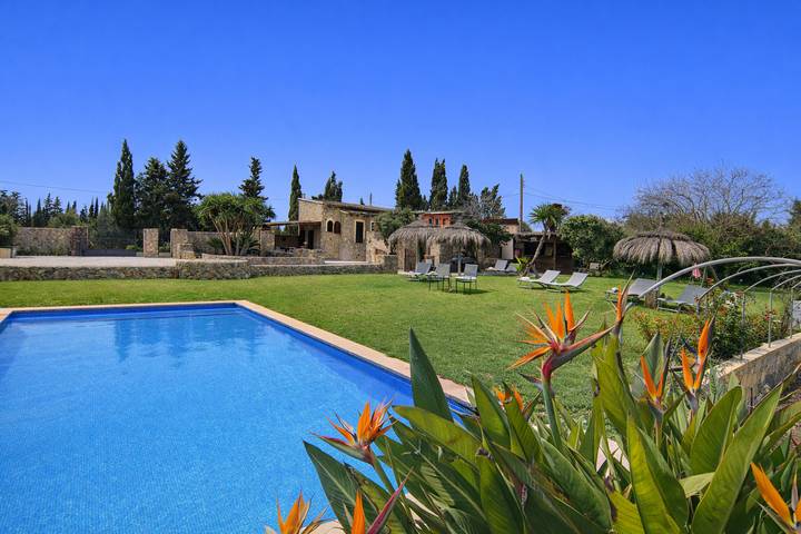 Villa for 8 people, with terrace and garden, child-friendly - 1