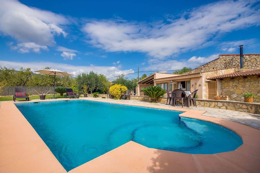 Rural finca with pool Casa de Puri in Mallorca in Lloseta, Majorca Center
