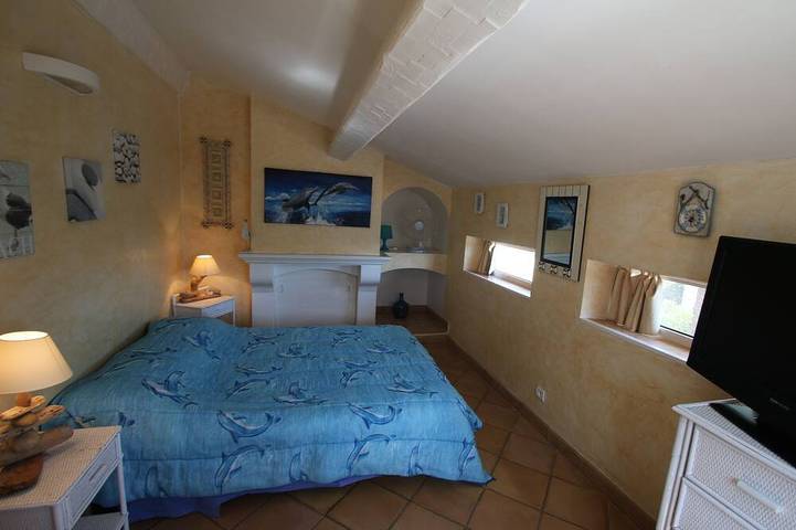 Beautiful villa with garden, swimming pool and jacuzzi close to all amenities in La Farlède, Mediterranean Coast (France)