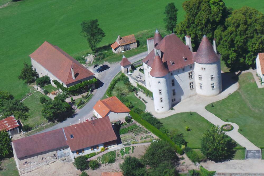 Pretty charming house, quiet, in the countryside ... but 5 minutes from Vichy in Saint-Étienne-de-Vicq, Région de Vichy