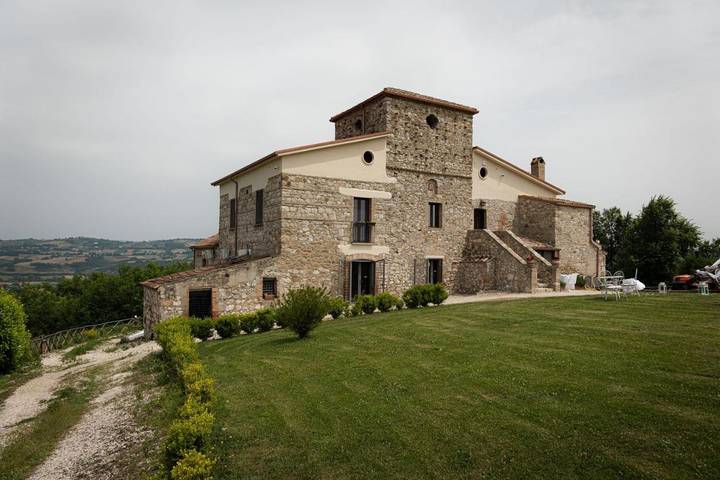 Agriturismo per 2 persone, con Terrazza e Giardino nonché Piscina e Panorama in Provincia di Benevento
