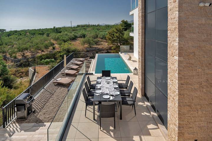 Villa pour 8 personnes, avec Balcon et Balcon/Terrasse ainsi que Terrasse et Sauna à Promajna