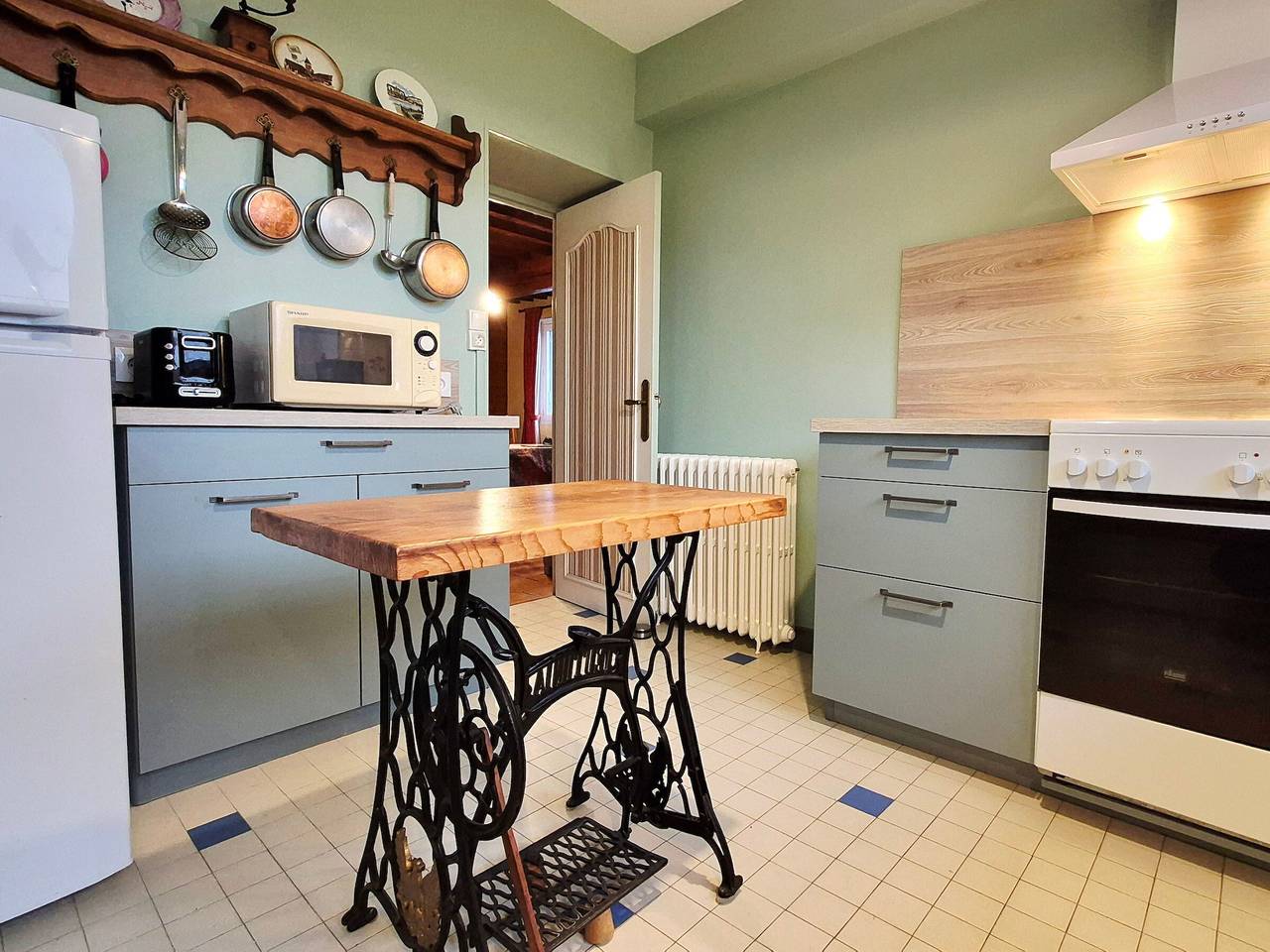 Gîte voor 6 personen met terras in Saint-Péreuse, Natuurpark Morvan