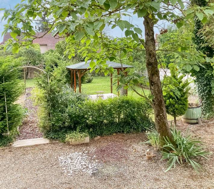 Location de vacances pour 6 personnes, avec jardin à Nuits-Saint-Georges