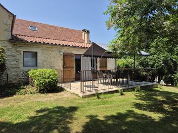 Gîte pour 5 personnes, avec jardin ainsi que terrasse et piscine, animaux acceptés à Salviac