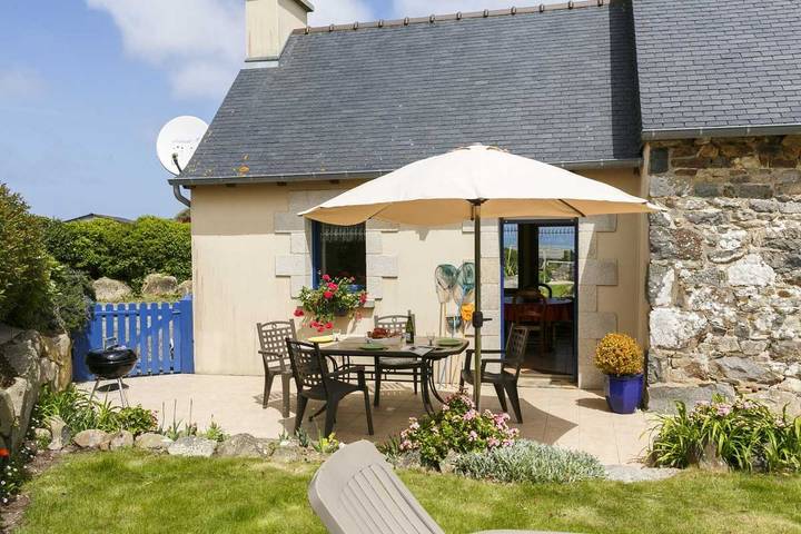Gîte pour 4 personnes, avec terrasse et jardin à Kerbors - 3