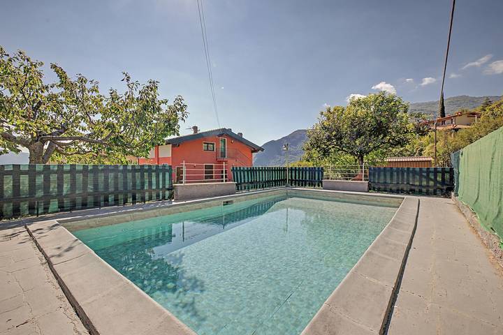 Ferienhaus für 4 Personen, mit Balkon und Garten sowie Seeblick in Tignale