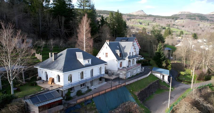 Guest Room 'Le Balad'où - La Chambre d'Ailleurs' in La Bourboule, Volcans d'Auvergne Regional Nature Park