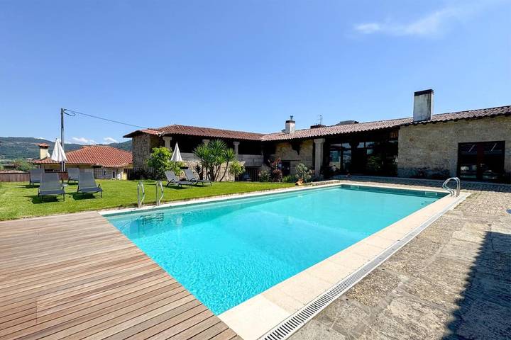 Hôtel pour 3 personnes, avec jardin et piscine