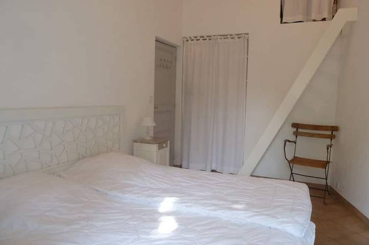 Location de vacances pour 8 personnes, avec piscine ainsi que jardin et terrasse à Gattières - 3