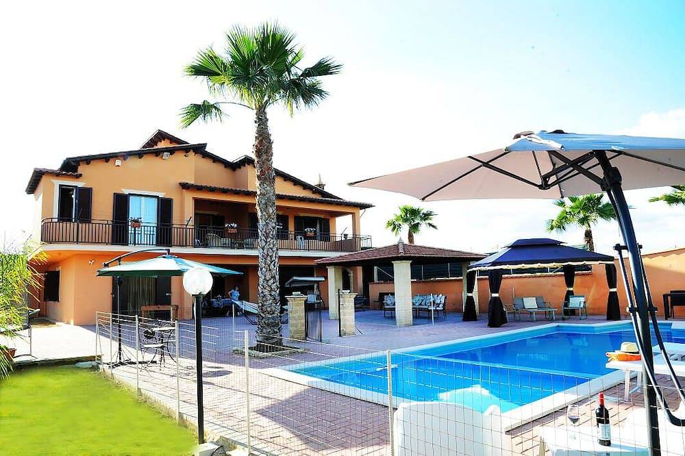 Villa Gioiosa 5Br Villa:Gated Pool, Pizza Oven, Bbq,Ac & Wifi, Perfect for Families in Favara, Agrigento Provinz