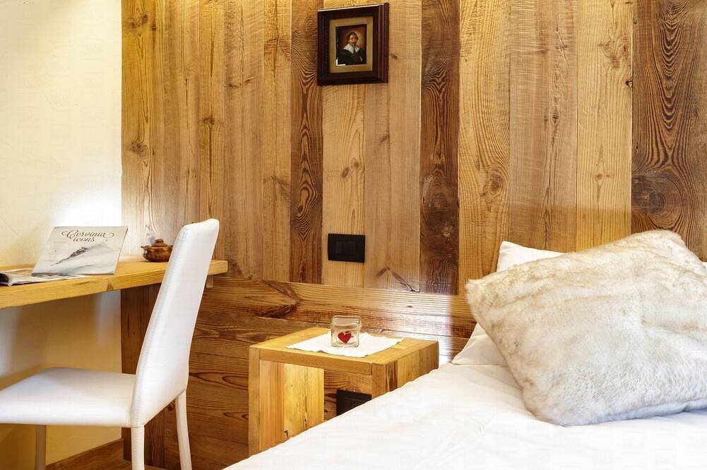 Entire apartment, Maisonette Grené is a romantic mountain style apartment outside the Valtournenche village in Cervinia, Valtournenche