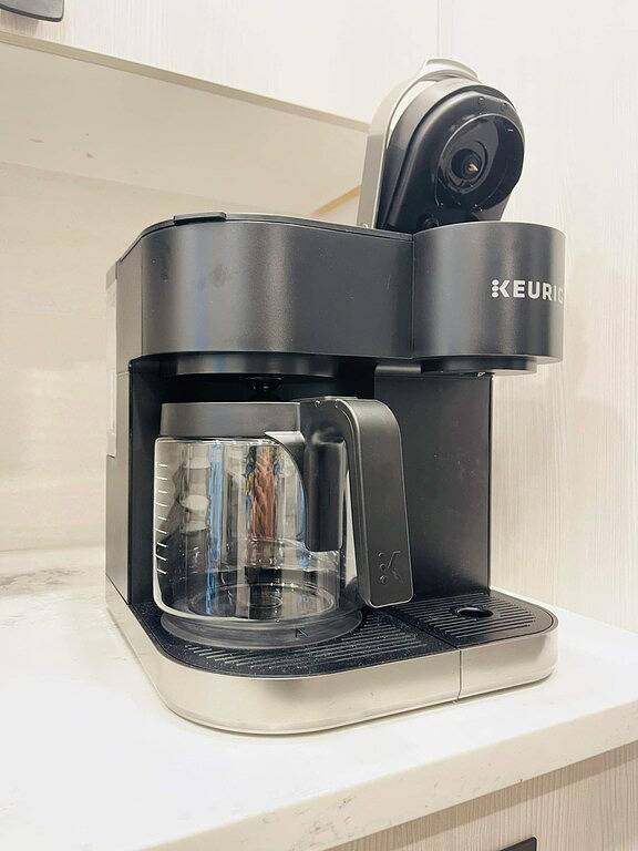 Newer! On Oceanfront Resort Property Sleep 6. 2 bed 3 bath. Pool. Hotub. Gym. in Parksville, Regional District of Nanaimo