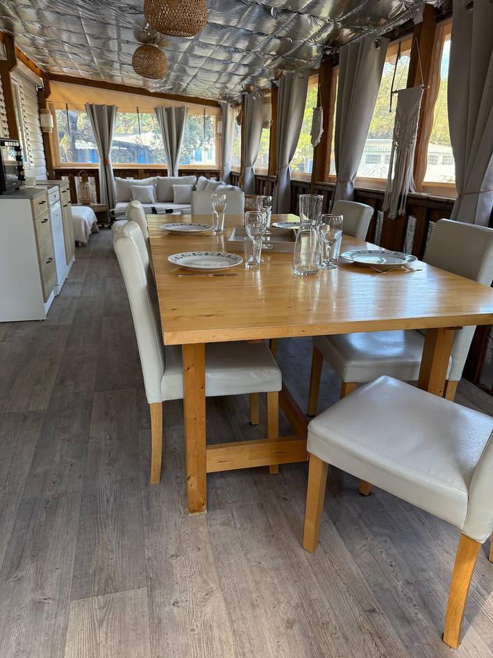 Mobile Home 'Tout Confort' with Shared Pool, Wi-Fi and Air Conditioning in Hourtin, Lesparre-Médoc region