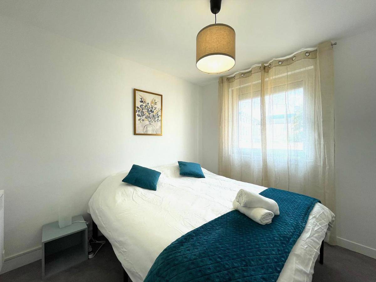 Appartement entier, Agréable 2 chambres avec Parking Proche Orly et T12 in Morangis, Essonne