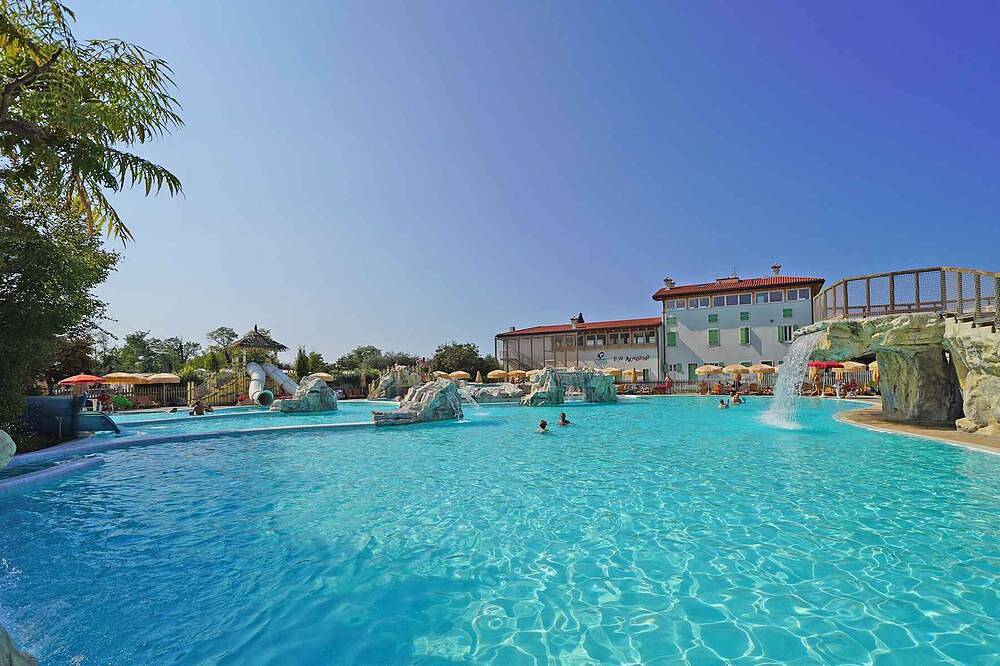Bungalow mit Klimaanlage, Terrasse und Pool in Lazise, Gardasee-Berge