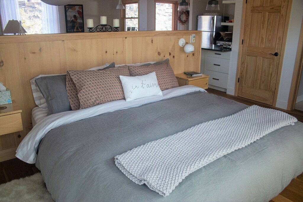 Ganze Wohnung, Rive Gauche -Waterfront Studio Apartment in Gardiner Just Outside Yellowstone in Gardiner, Absaroka Range