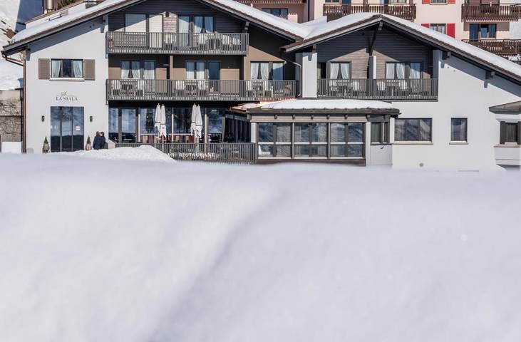 Hotel für 2 Personen, mit Terrasse und Garten sowie Pool und Sauna in Falera