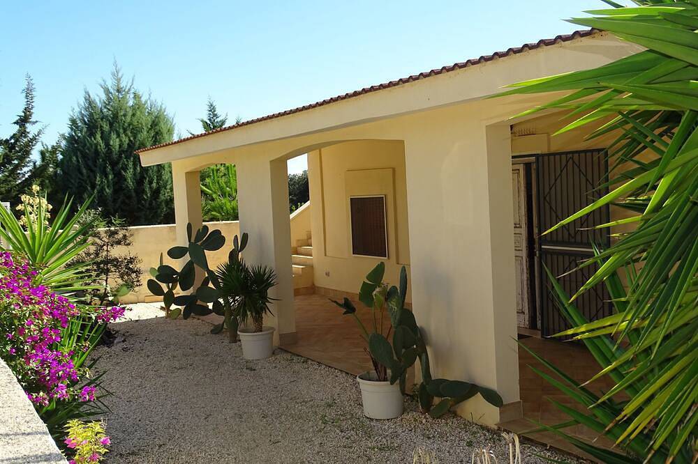 Stylish villa with beautiful views from the roof terrace over olive groves to the sea in Specchiarica, Manduria