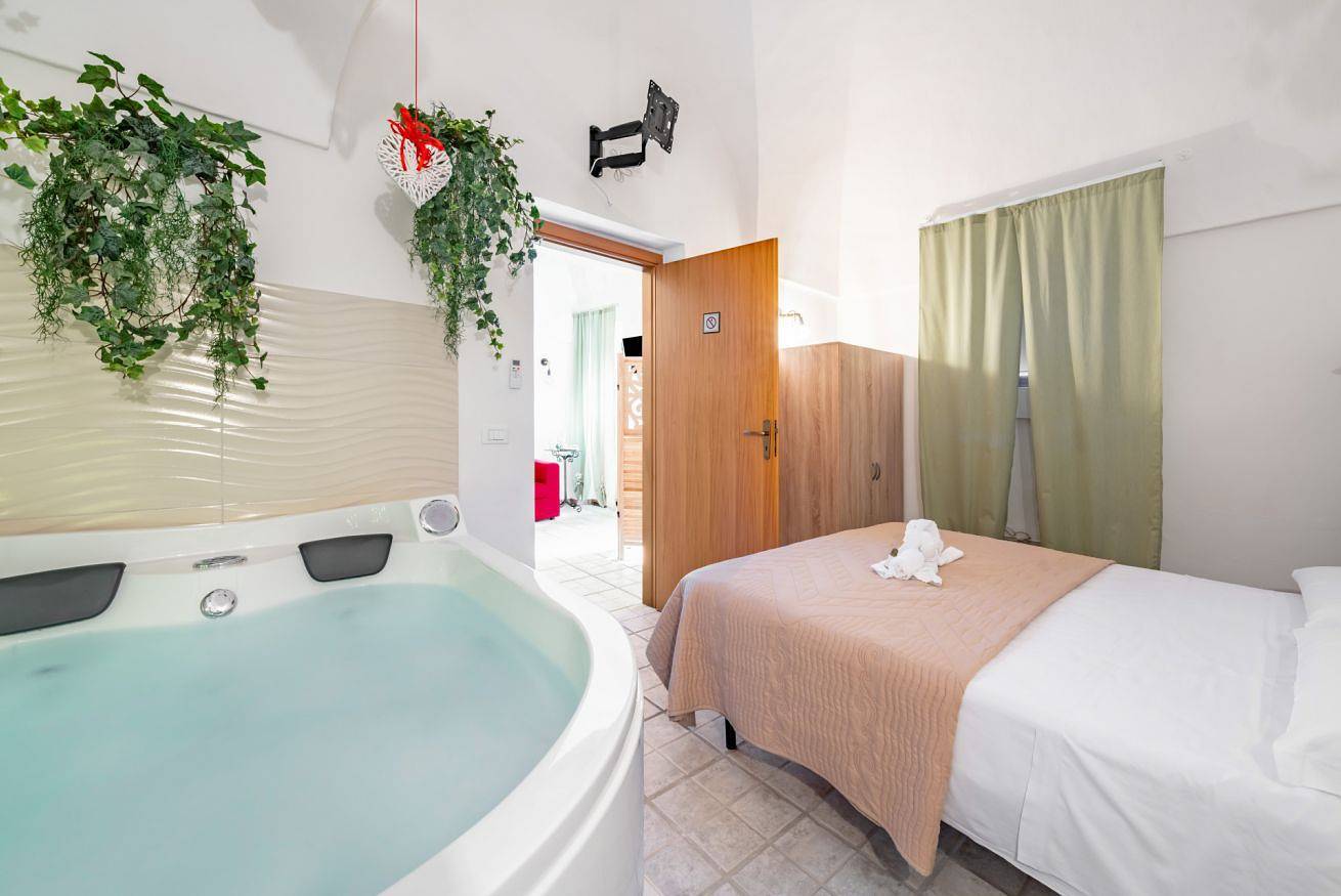 Entire apartment, Relax per 2 cuori by Rentbeat in Ostuni, Salento