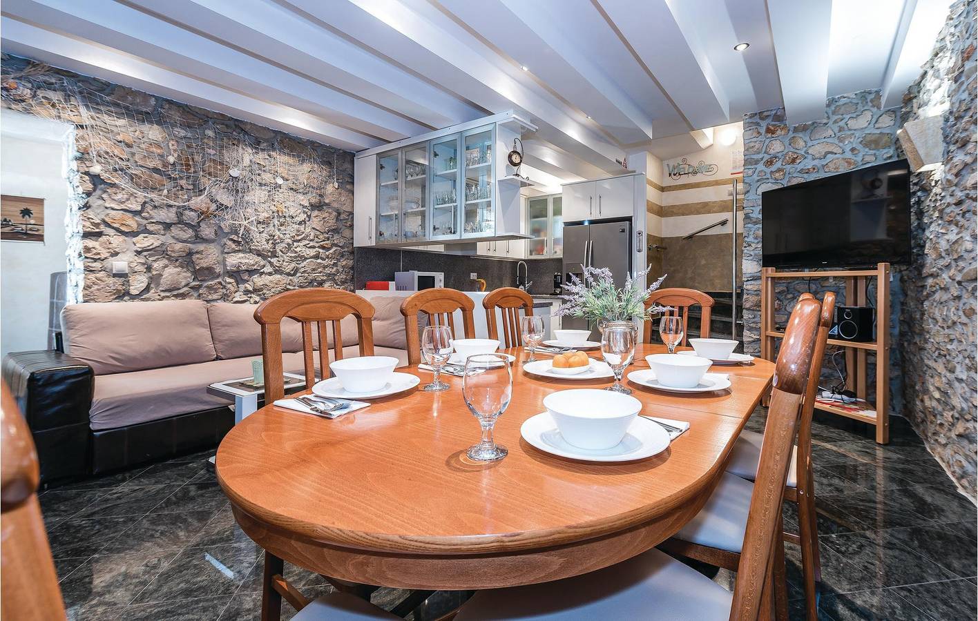 Charmante 2-Zimmer-Wohnung mit Terrasse, 700 m vom Strand entfernt in Vodice, Šibenik-Knin