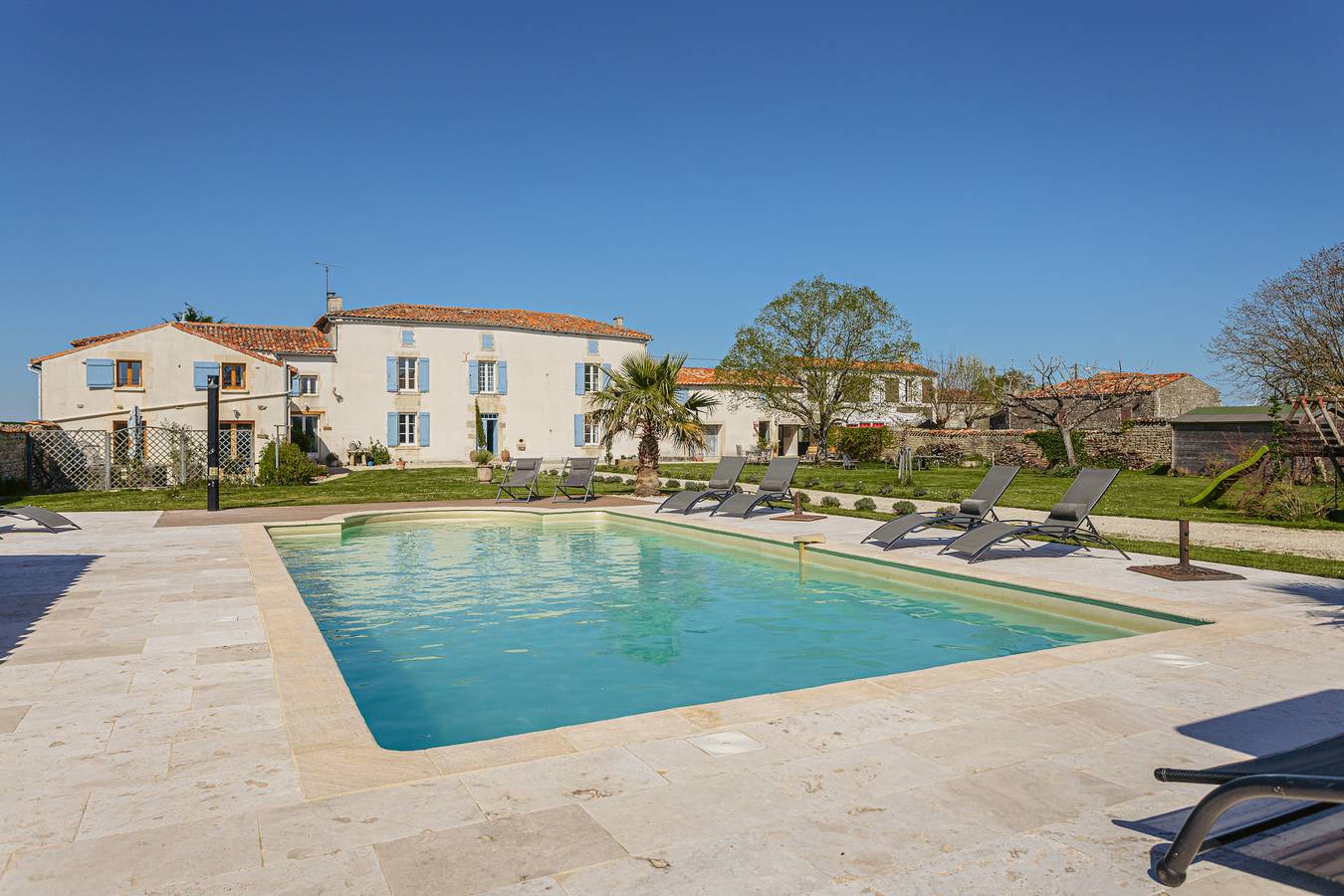 Casita de campo "La Belle Parenthèse" con piscina privada, terraza privada y Wi-Fi in Vergné, Saint-Jean-d'Angély region