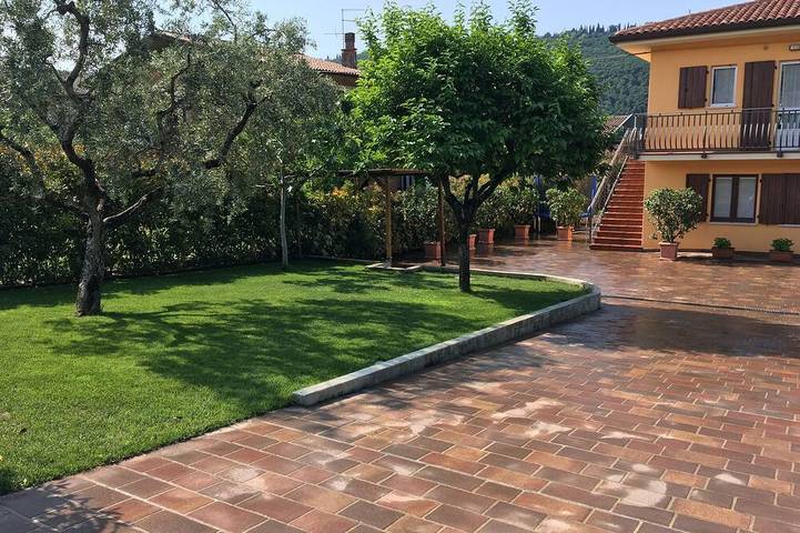 Holiday apartment for 6 people, with garden and hot tub - 1
