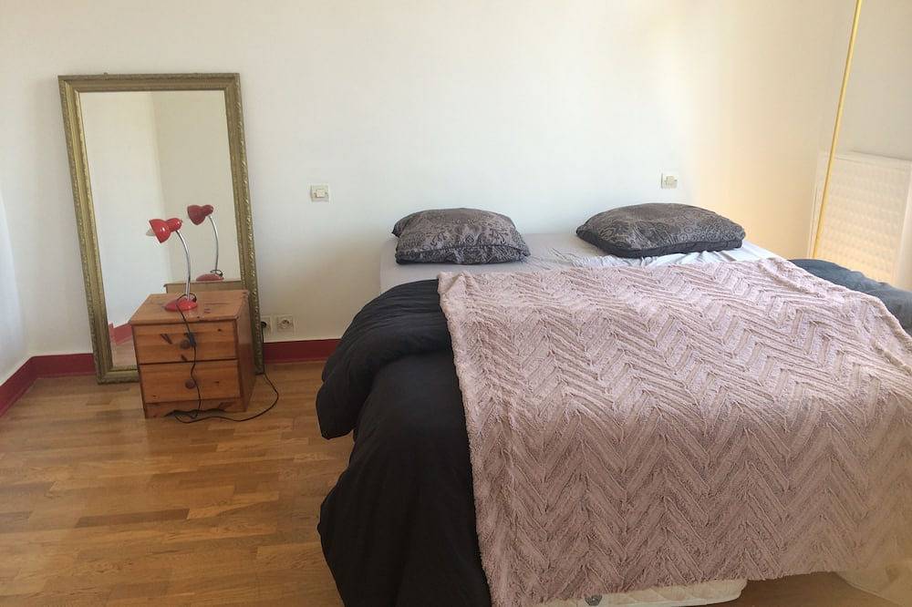 Maison de Trois Étages Avec Jardin Pour 10 Personnes à une Station de Paris ! in Alfortville, Val-de-Marne