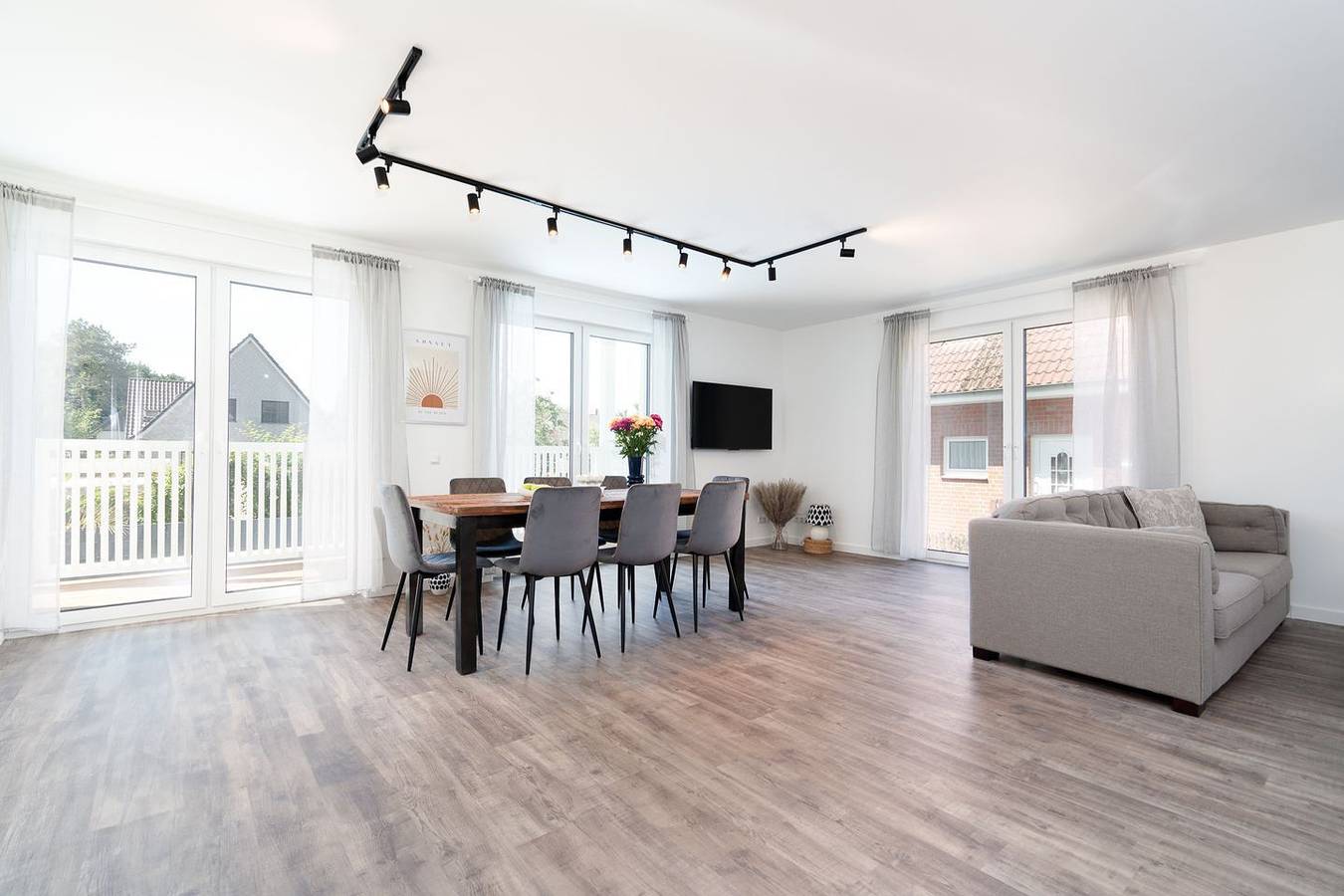 Ganze Wohnung, Moderne Ferienwohnung mit beheiztem Pool, Balkon und Terrasse in Ostseenähe in Ratekau, Ostholstein
