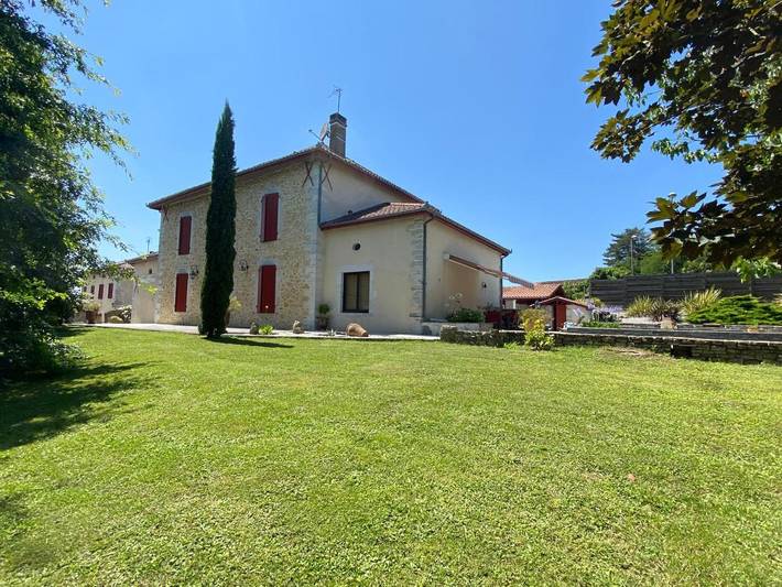 Gîte pour 4 personnes, avec jardin ainsi que vue et piscine à Hastingues