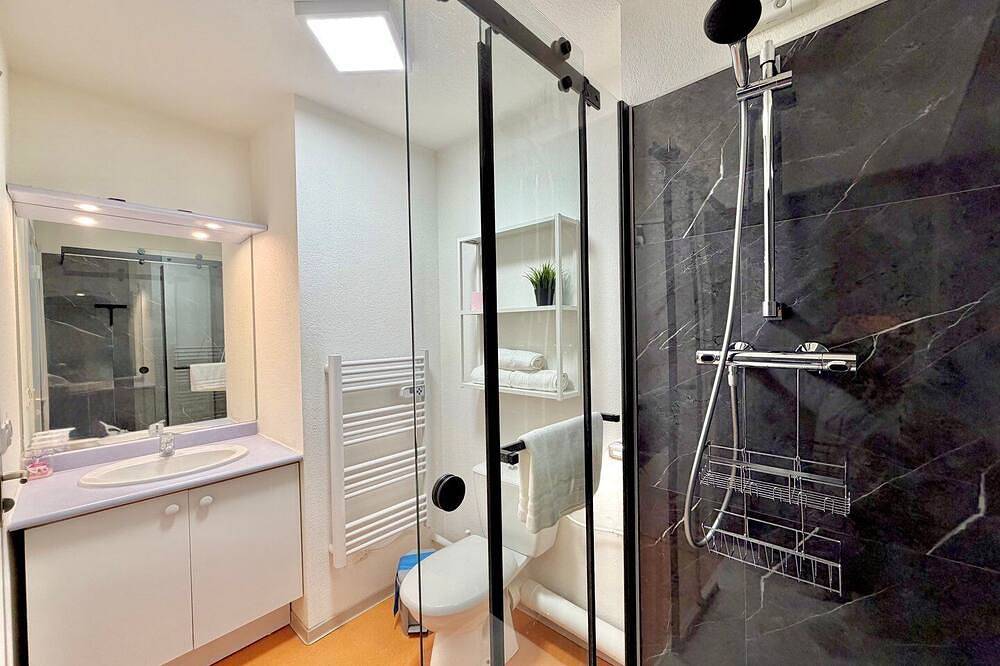 Entire apartment, La Maisonnette du mas, 6 guests, Pool in Calvisson in Calvisson, Nimes region