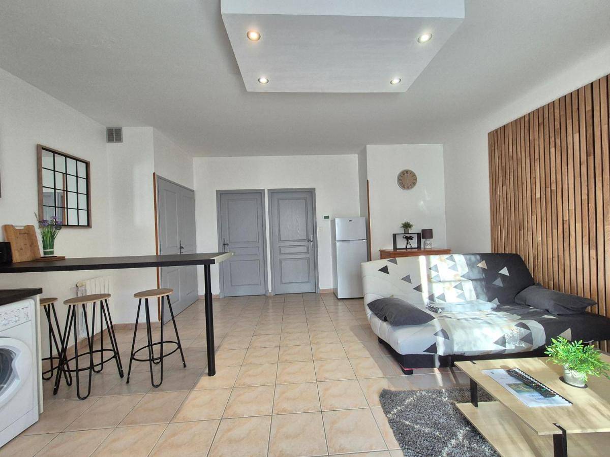 Appartement entier, Gîte de la Tride B avec terrasse proche du centre in Lectoure, Gers