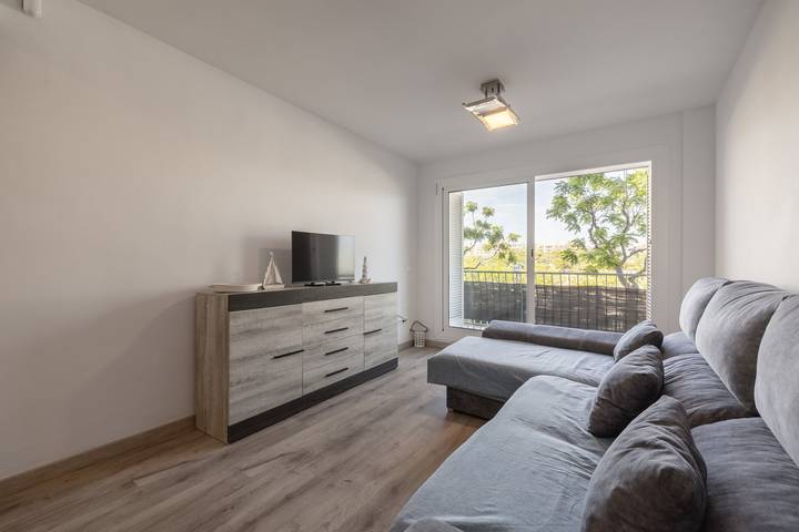 Apartamento entero, Apartamento 'La Pineda' con vistas al mar, Wi-Fi y aire acondicionado in Platja de la Pineda, Costa Dorada