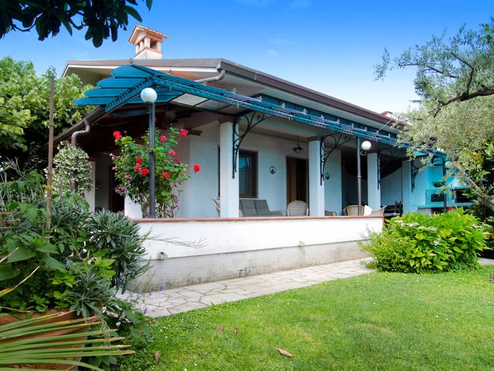 Apartamento para 9 personas, con Jacuzzi además de Terraza y Jardín en Forte dei Marmi