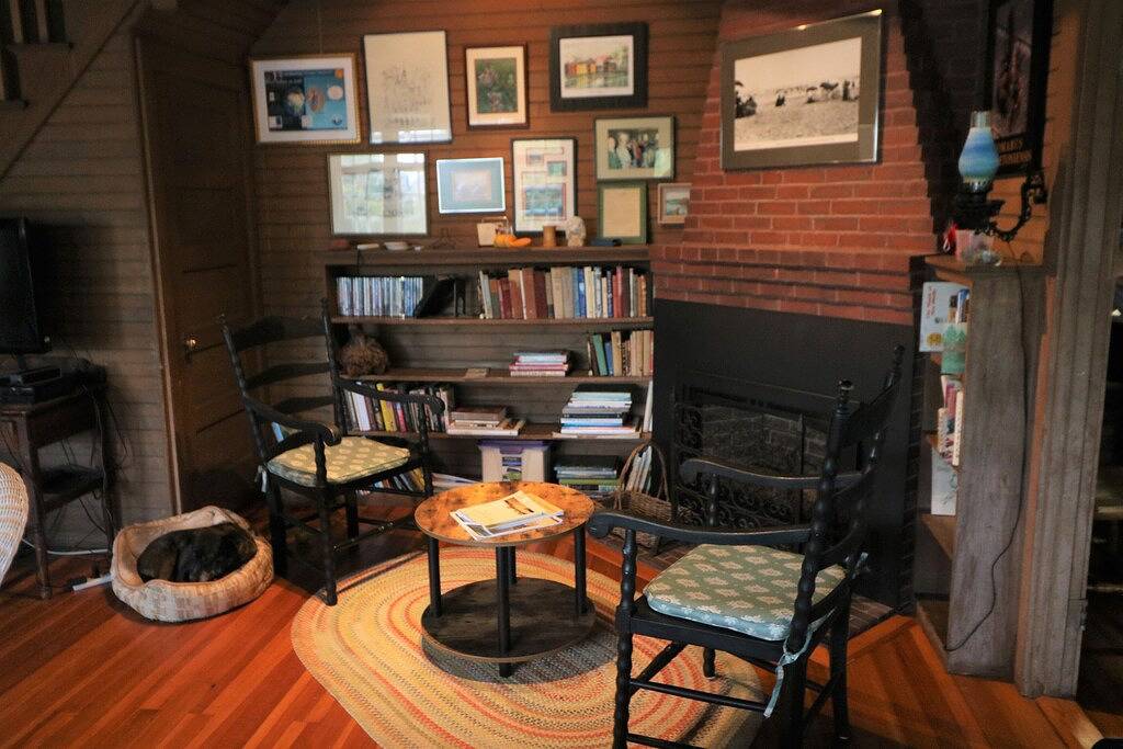 Classic Beach Cottage - Short Walk to Kennebunk Beach in Kennebunk, York County