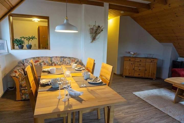 Ferienwohnung für 4 Personen, mit Balkon und Whirlpool sowie Terrasse in Weingarten