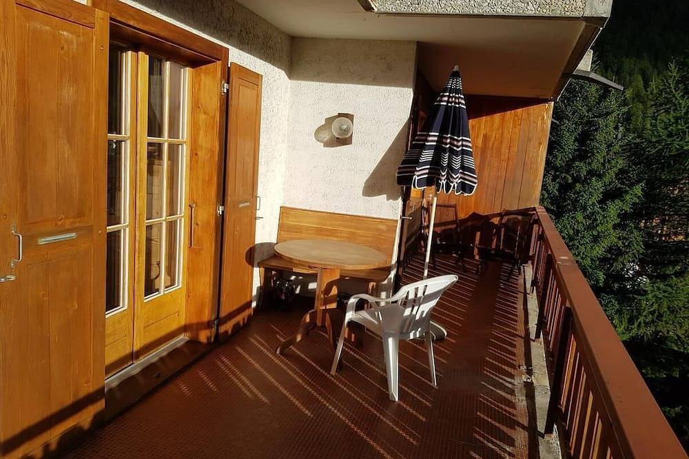 Ganze Wohnung, Aussen : 3-Zimmerwohnung für 4 Personen im 2. Stock, grosser Balkon mit Gartenmöbeln -Innenr : 70 qm in Saint Luc, Anniviers