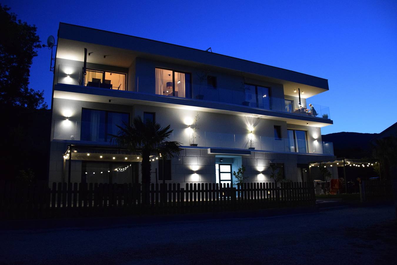 Ganze Ferienwohnung, 2 Bed House - Sleeps 4 - Hottub - Garden - Parking in Raša, Ostküste Istrien