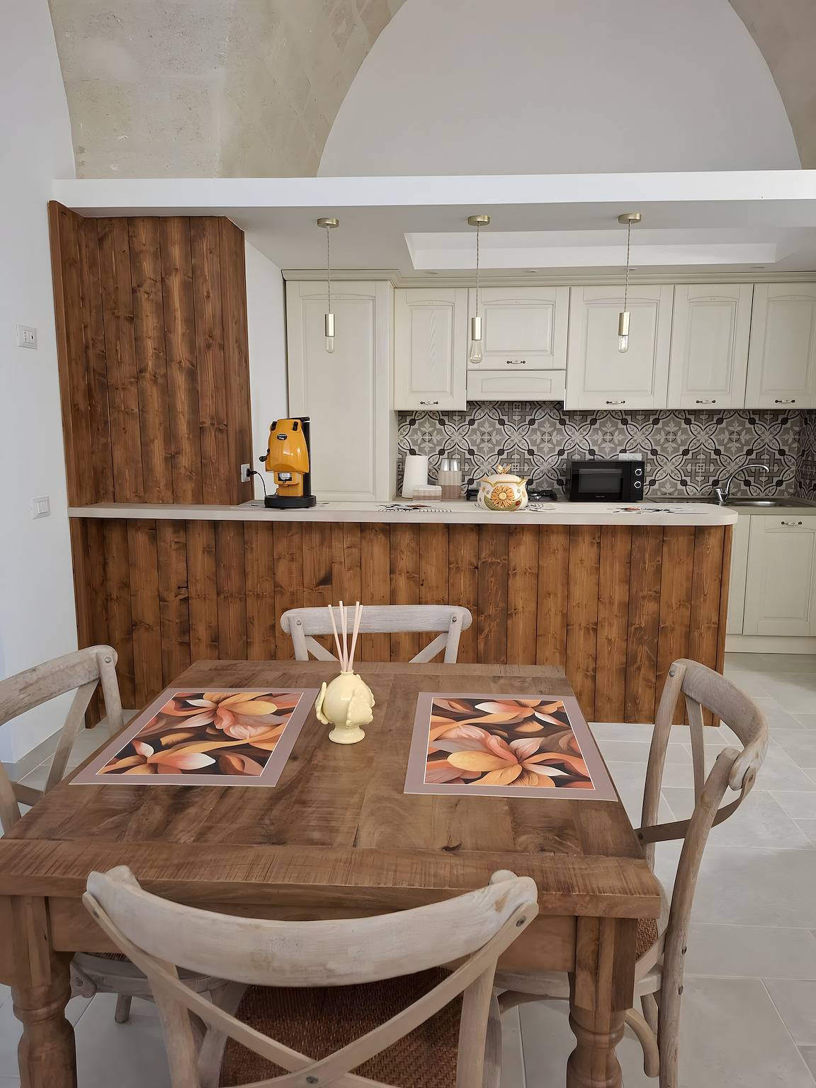 Appartement entier, Appartement 'Piano Terra' avec jardin privé, Wi-Fi et climatisation in Pulsano, Golfe de Tarente