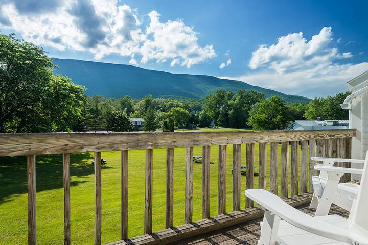 Vacation house for 8 people, with sauna and pool as well as balcony in Vermont