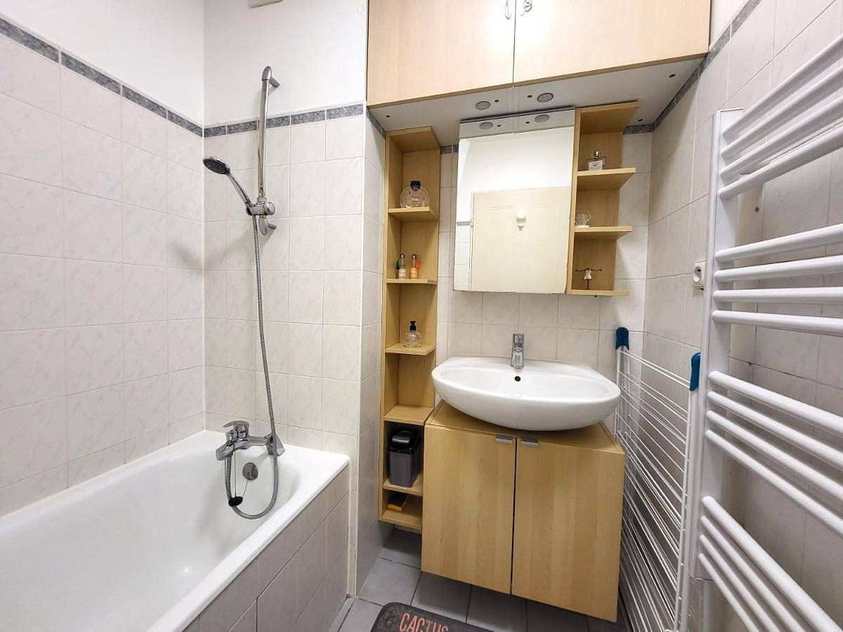 Appartement entier, La Perla : F2 sans vis-à-vis, au pied du Rer B in Gif-sur-Yvette, Parc naturel régional de la Haute Vallée de Chevreuse