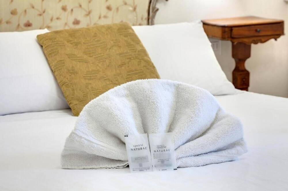 Appartamento intero, Spacious 5-bedroom apartment in charming Firenze with Ac in Firenze, Firenze province