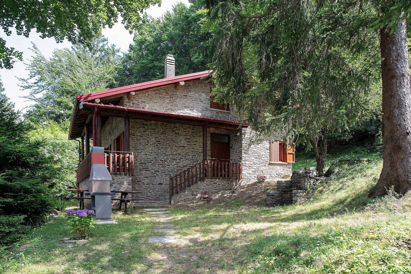 Casa vacanze 'Casa Nel Bosco' con Wi-Fi in Cosio Valtellino, Alpi Orobie Occidentali