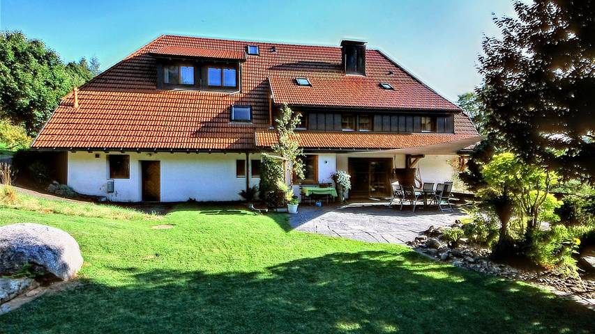 Ferienwohnung für 4 Personen, mit Terrasse und Pool sowie Garten - 1