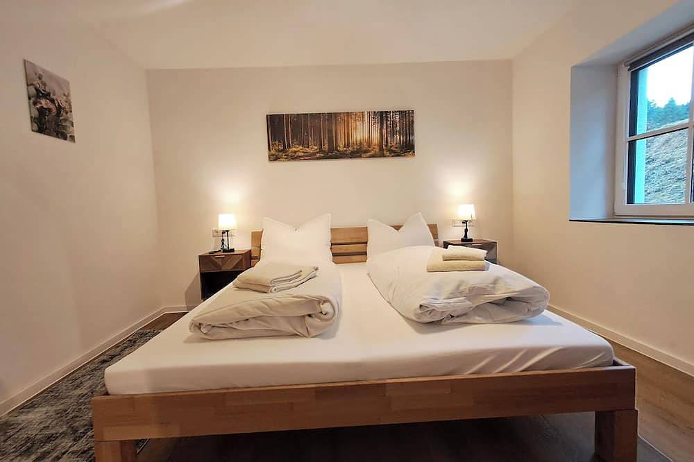 Ganze Wohnung, Ferienwohnung Wiesengrün: 97 m², Terrasse, 2 Bäder, Wlan, Hund erlaubt in Elkeringhausen, Winterberg