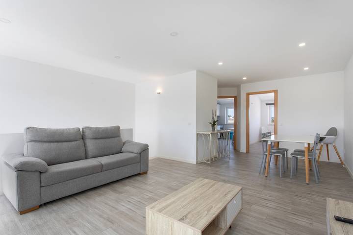 Apartamento entero, Apartamento 'Casa "O Chafariz"' con vistas a la montaña, piscina privada y terraza compartida in Amoreira, Leiria District