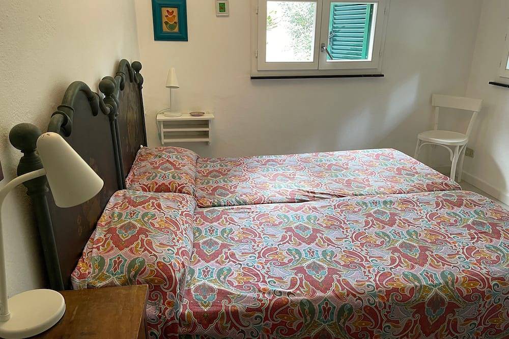 Lo Sceriffo delightful villa in dreamy garden A/C in Portiglione, Commune de Monterosso al Mare