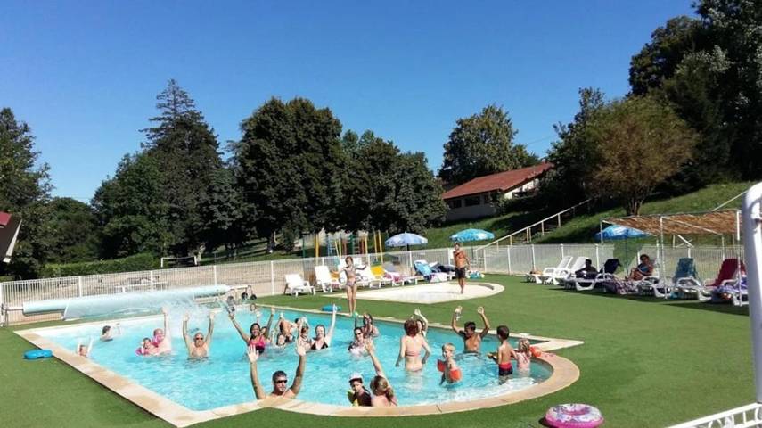 Location de vacances pour 4 personnes, avec bassin pour enfant et piscine à Le Grand-Serre