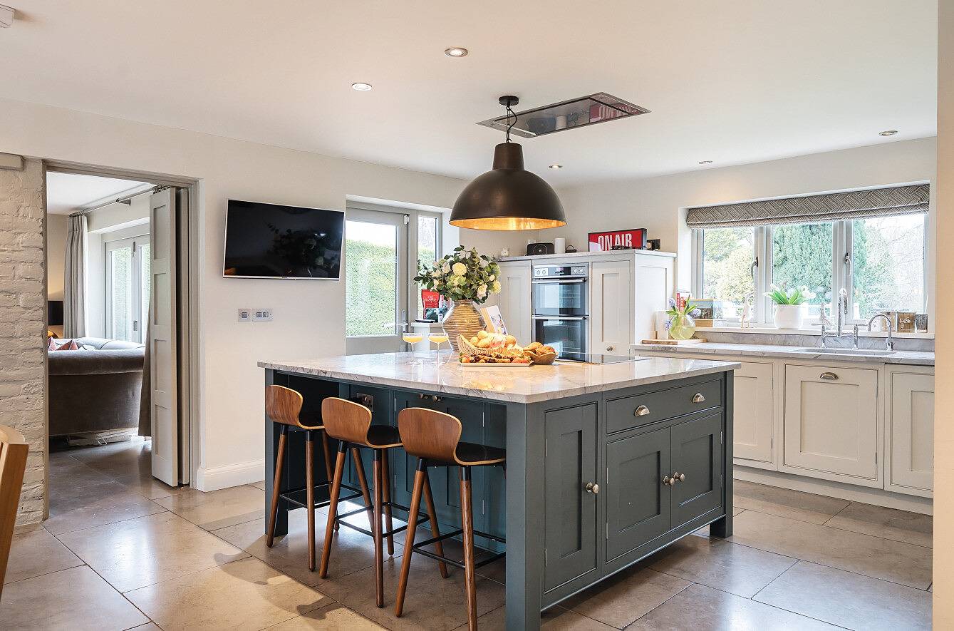 Luxury Countryside Retreat with Pool | Surrey Hills Escape - Pass the Keys in Effingham, Guildford